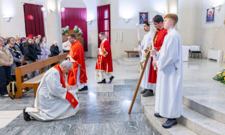 Obredi Velikog petka u bazilici sv. Kvirina