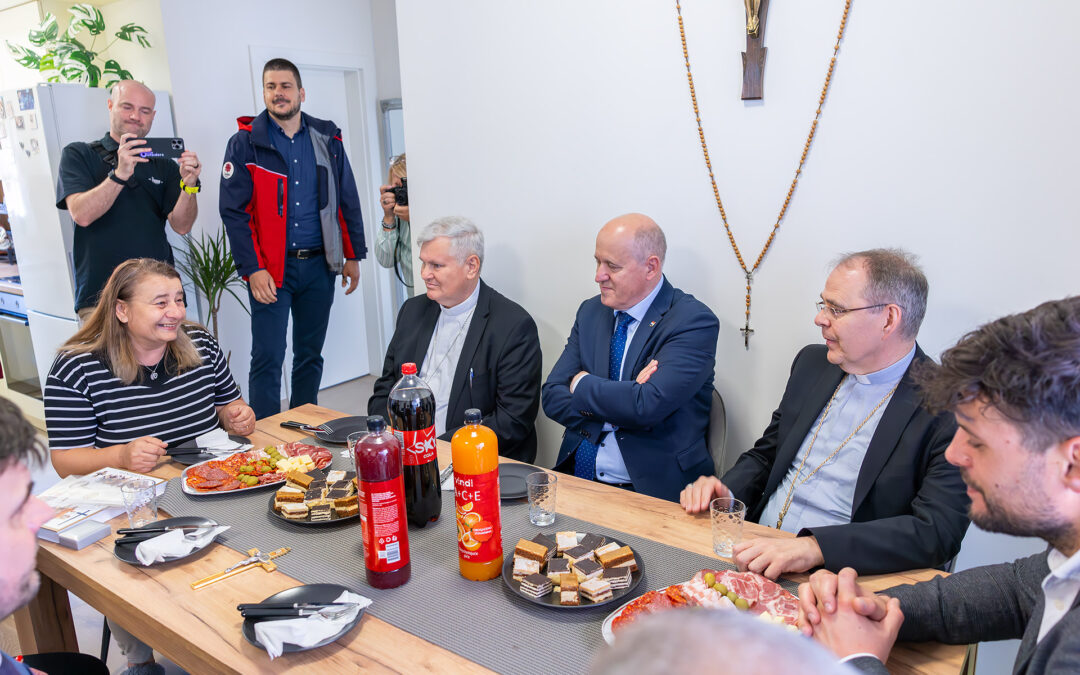 Hrvatski Caritas završio projekt pomoći Banovini, nove kuće blagoslovili biskupi Radoš i Košić