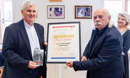 Biskupu Košiću uručena Velika zlatna plaketa „Da se ne zaboravi“