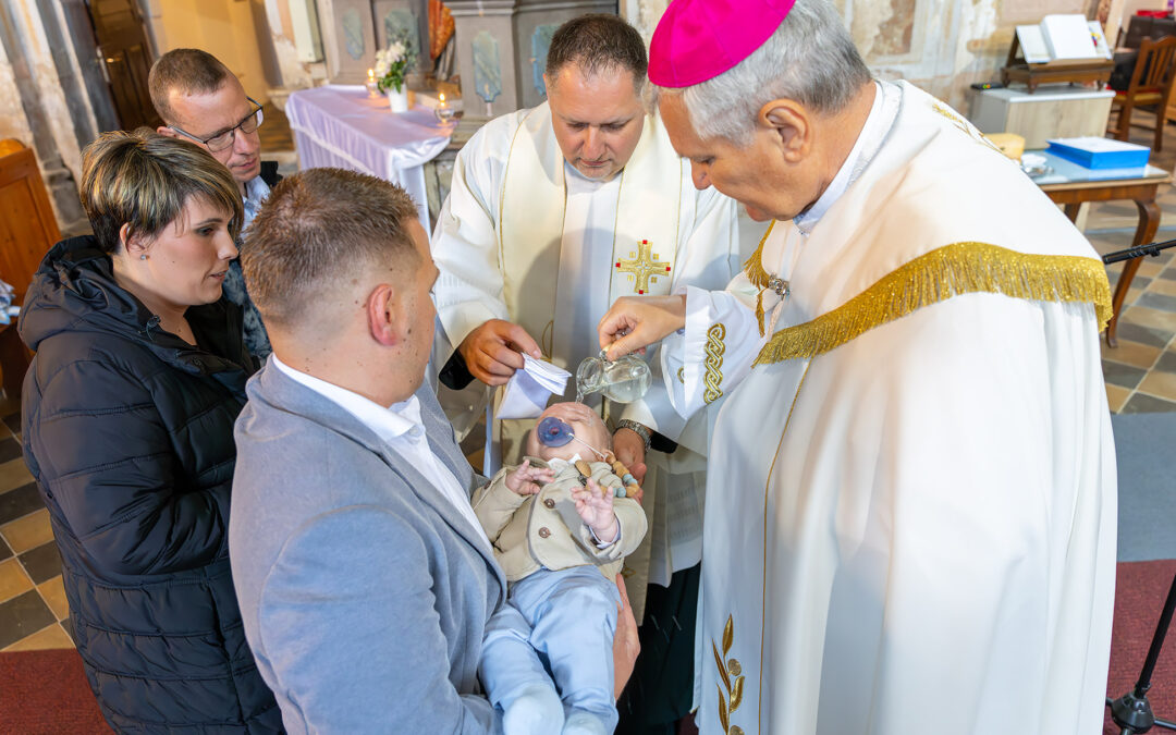 Biskup krstio šesto dijete obitelji Lidmila