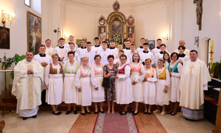 Sjemeništarci i odgojitelji hodočastili u Hrvatsku Dubicu