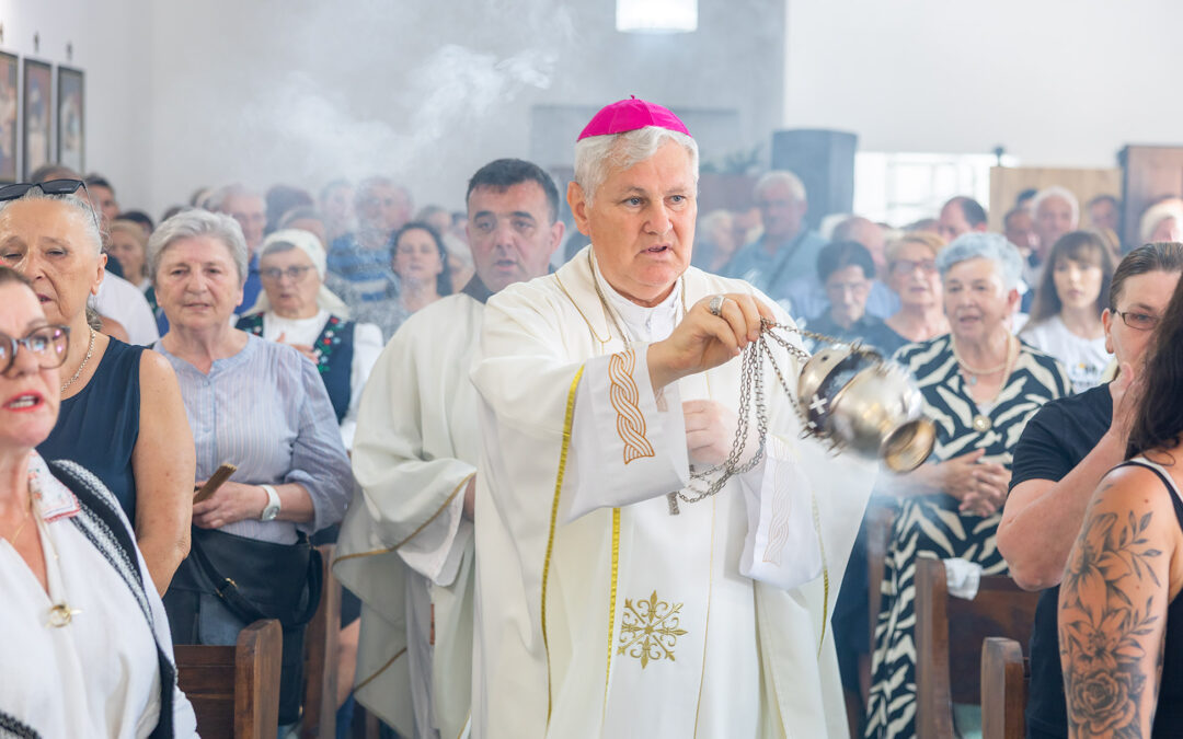 Biskup Košić blagoslovio kapelu sv. Ivana Krstitelja u Krnjaku