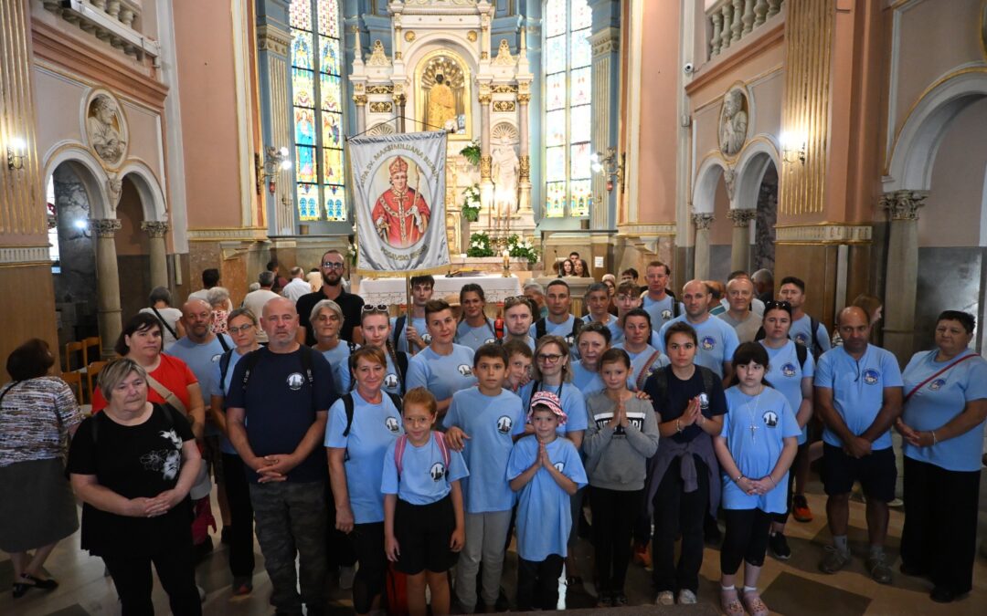 Tradicionalno pješačenje vjernika iz Posavskih Brega u Mariju Bistricu
