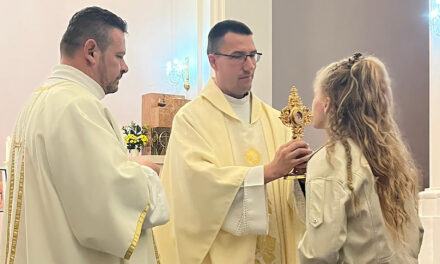 Otvorena izložba euharistijskih čuda u Petrinji