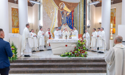 Proslavljena 10. obljetnica posvete crkve Marije Kraljice Mira u Sisku