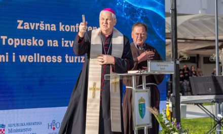 Biskup Košić blagoslovio obnovljeni kompleks Top Termi u Topuskom