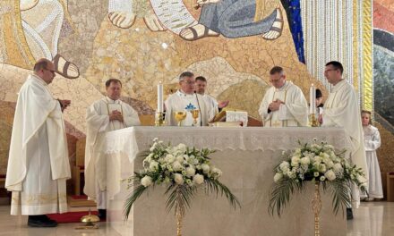 Župno klečanje u Župi Preobraženja Gospodnjeg u Petrinji