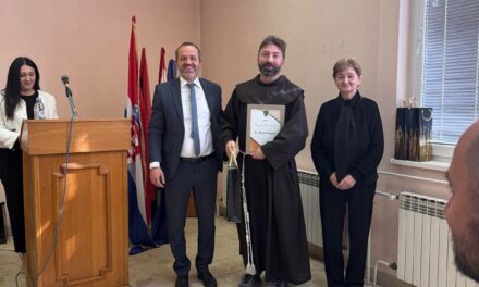 Fra Marko Hrgota proglašen Osobom godine Općine Gvozd
